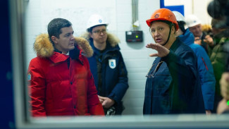 Новоселье, новые объекты и награды к юбилею: Дмитрий Артюхов работал в Тазовском районе