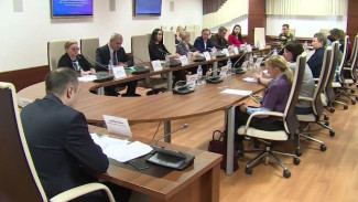 От повышения доходов населения до системы поддержки семей: в Салехарде обсудили послание президента и поправки в Конституцию РФ