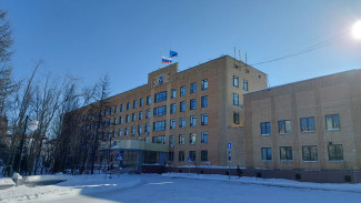 На Ямале приспустили флаги в связи с общенациональным трауром