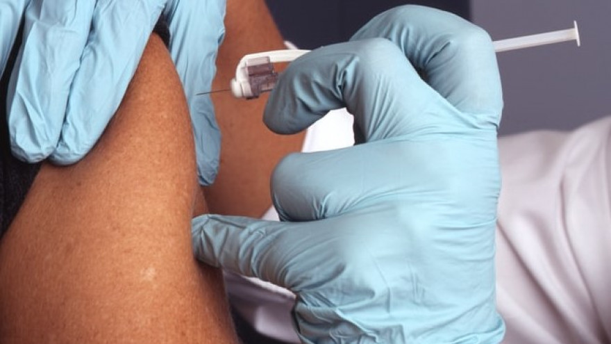 Названа дата клинических испытаний российской вакцины от коронавируса 
