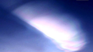 Футуристический пейзаж: в небе над Салехардом засняли перламутровые облака