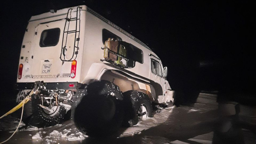 Вездеход «Трэкол» провалился под лёд возле Аксарки