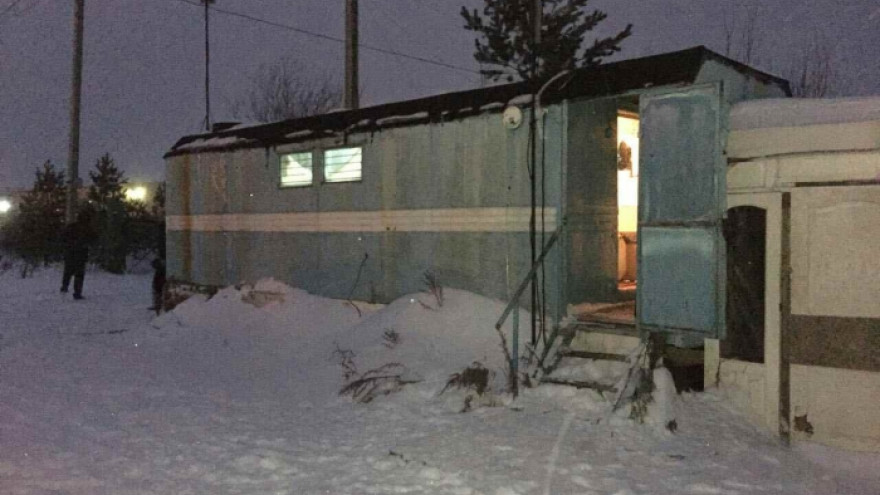 В Ноябрьске в жилом вагончике обнаружены тела мужчины и женщины со следами разложения
