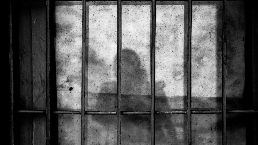 6 лет «строгача»: в ЯНАО мужчину осудили за покушение на убийство незваного гостя