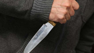 В Пуровском районе хозяин квартиры, выгонявший гостя, получил более 20 ударов ножом