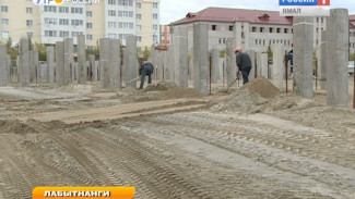 Болото помешало. В Лабытнанги строители спорткомплекса слегка отстают от графика