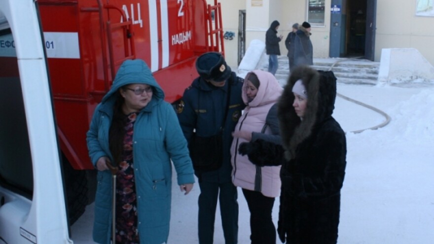 В Надыме пожарные спасли от огня 19 человек