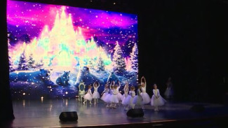 Большая рождественская премьера: в Салехарде прошел спектакль «Снежная Королева»