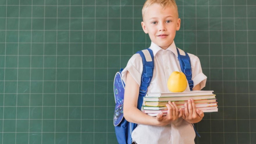 В школу - с радостью: как помочь ребенку вернуться к учебе после каникул 