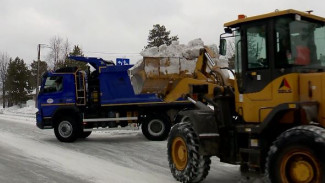 Круглосуточная работа: как ноябрьские дорожники справляются со снегом, и как работает новая система «ЖКХ зима»