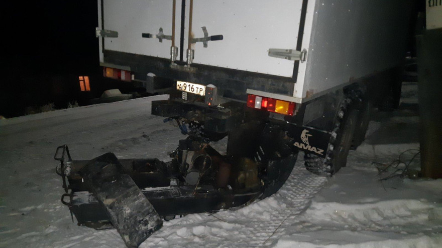 Серьезное ДТП на Ямале: снегоходчик «влетел» в грузовик ФОТО