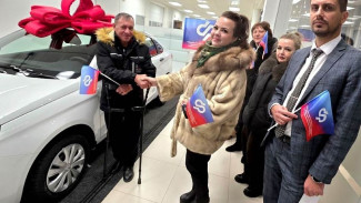 Двое ямальцев, пострадавших на производстве, получили спецавтомобили