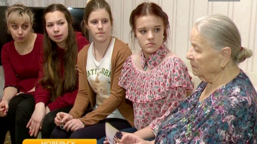Волонтеры Ноябрьска помогают пенсионерам не чувствовать себя одинокими