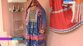 Для чего хантыйские женщины носят сразу по несколько платьев?