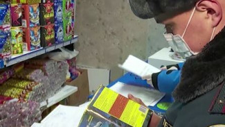 Безопасный фейерверк: в Муравленко инспекторы проверяют места продажи пиротехники