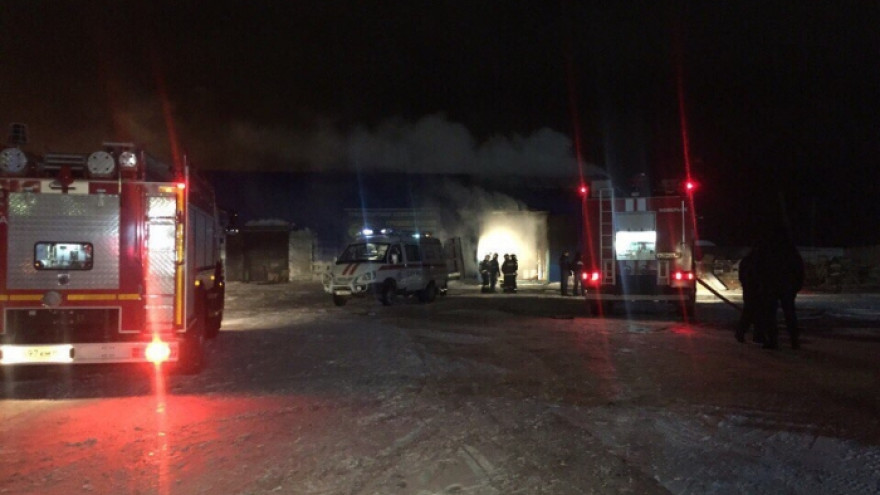 Пожар на складе Ноябрьска: огнеборцы спасли ценности на несколько миллионов рублей