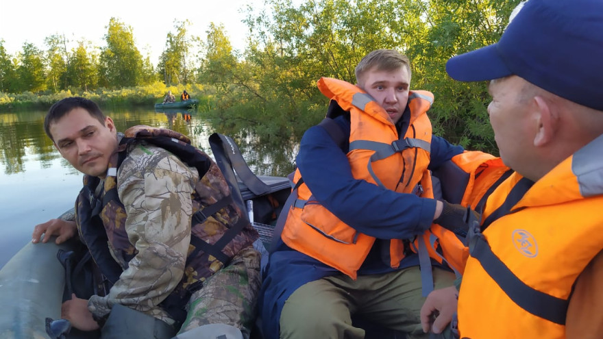 Поехали рыбачить и пропали: ямалспасовцы помогли найти двух мужчин