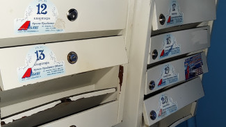 В одном из домов Надыма вандалы разгромили почтовые ящики