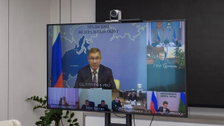 Полпред Владимир Якушев обсудил с главами регионов УрФО поддержку многодетных семей