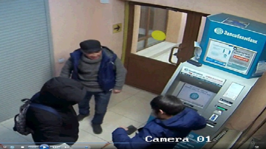 В Тазовском мужчина ограбил посетителей банка, угрожая им ножом