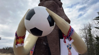 В Салехарде к Чемпионату мира по футболу подготовился даже мамонт