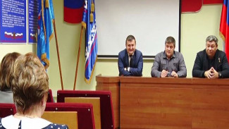 Как кормят и во что одевают: военком Муравленко пообщался с семьями молодых «срочников»