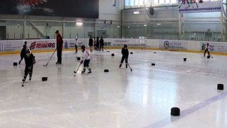 19 учеников и ни одной девочки: в Ноябрьске решили открыть целый хоккейный класс