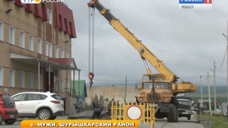 Подлатать и подравнять. В селе Мужи начался масштабный ремонт дорог