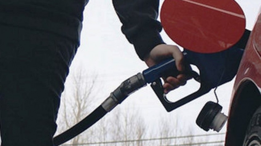 Депутаты предлагают ввести госрегулирование цен на бензин
