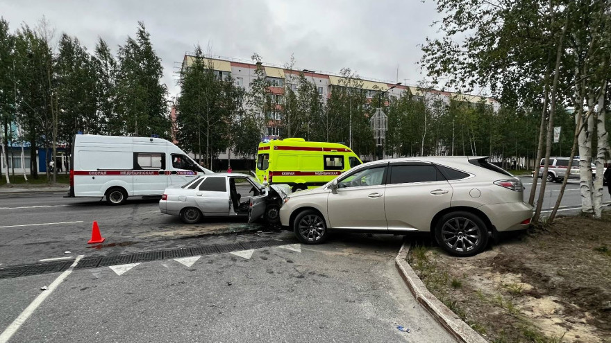 Lexus не уступил дорогу ВАЗу в Муравленко: есть пострадавшие