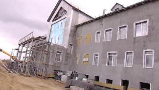 Новые зоны отдыха, школы и детские сады: губернатор Ямала проинспектировал строящиеся объекты в Салехарде