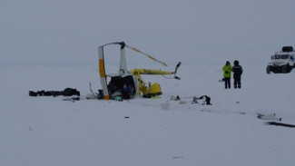 Тела погибших при крушении вертолета на острове Белый доставили в Салехард для дальнейшей экспертизы