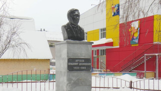 Жители Салехарда почтили память первого главы города Владимира Артеева