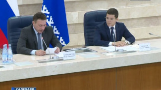 Игорь Холманских представил Дмитрия Артюхова как временно исполняющего обязанности губернатора ЯНАО