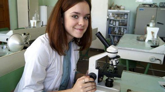 Студентка из Астрахани вывела бактерии, пожирающие пластик. Это прорыв в области науки!