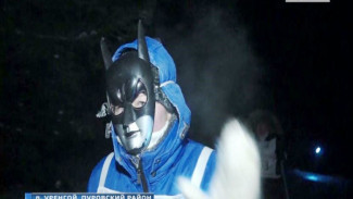 В Уренгое  любители лыж устроили ночной забег в масках супергероев
