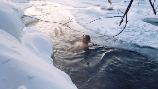 Моржи клуба закаливания «Нерпа» в Харпе готовятся к Крещению Господню