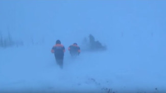 Спасатели нашли замерзающего мужчину в Ямальском районе, который вчера выходил на связь в последний раз