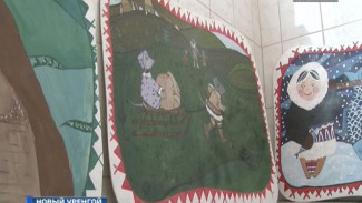 Новоуренгойские художницы украсили северными сказками больницу для детей