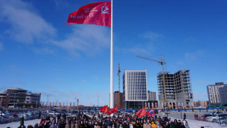В Новом Уренгое в память о героях ВОВ подняли Знамя Победы 