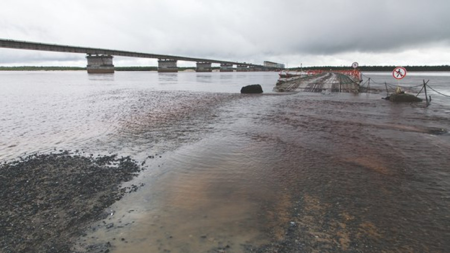 Из-за разлива реки закрыта переправа через реку Надым. Уровень воды - 201 см!