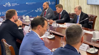 Президент РФ и главы регионов Дальнего Востока обсудили развитие федерального округа