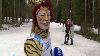 Бабочки и леопарды, ведьмы и невесты: в Сыктывкаре закрыли лыжный сезон в карнавальных костюмах