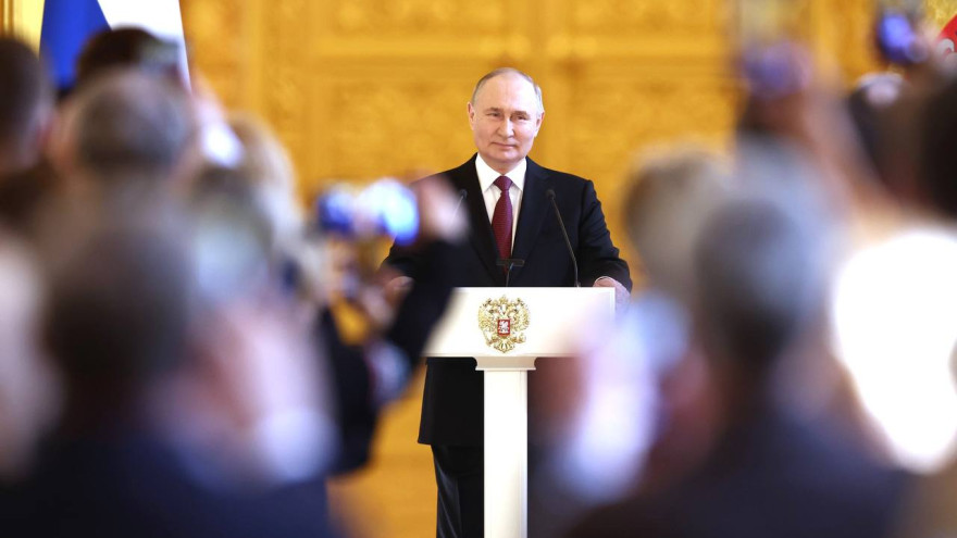 Владимира Путина с 73-летием поздравил Дмитрий Артюхов