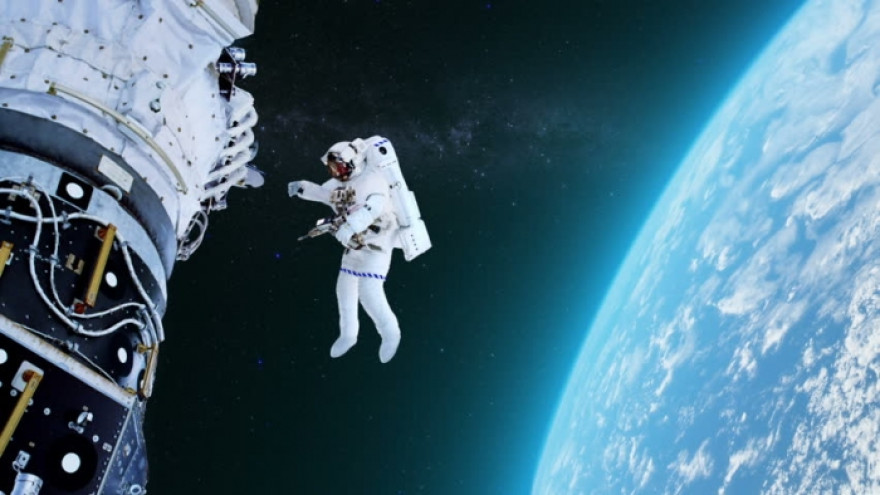 Что если космонавт отцепится от корабля и окажется в открытом космосе?