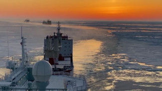 Ледокол «Арктика» впервые в это время года провел караван судов по Севморпути