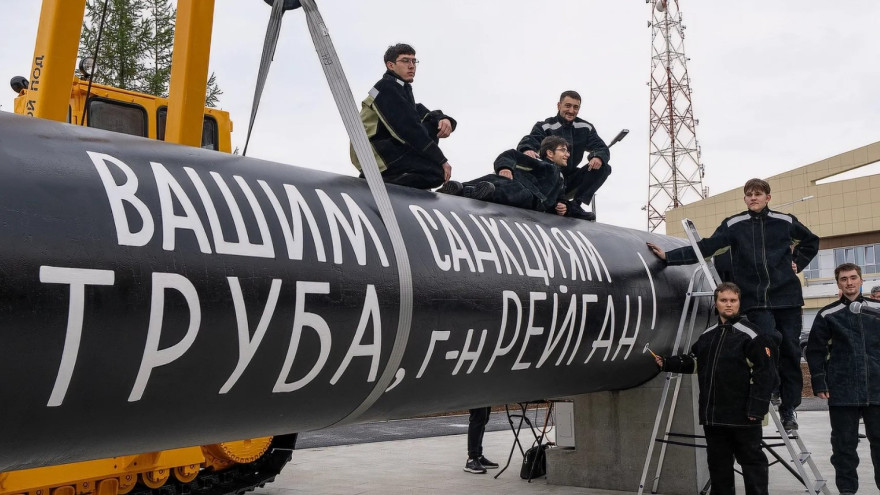 В городе газовиков открыли арт-объект о легендарном газопроводе, построенном несмотря на санкции