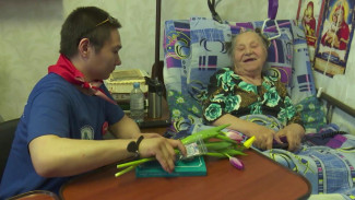 Ямальские волонтеры устроили праздник для одиноких пенсионеров