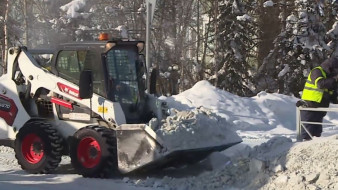 Лопаты, грейдеры и тонны снега: как Салехард выбирается из сугробов