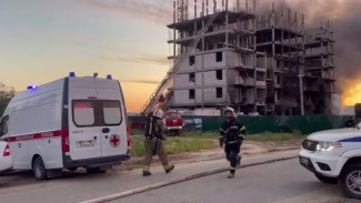 В Новом Уренгое произошел пожар в строящемся ЖК "Изумрудный"